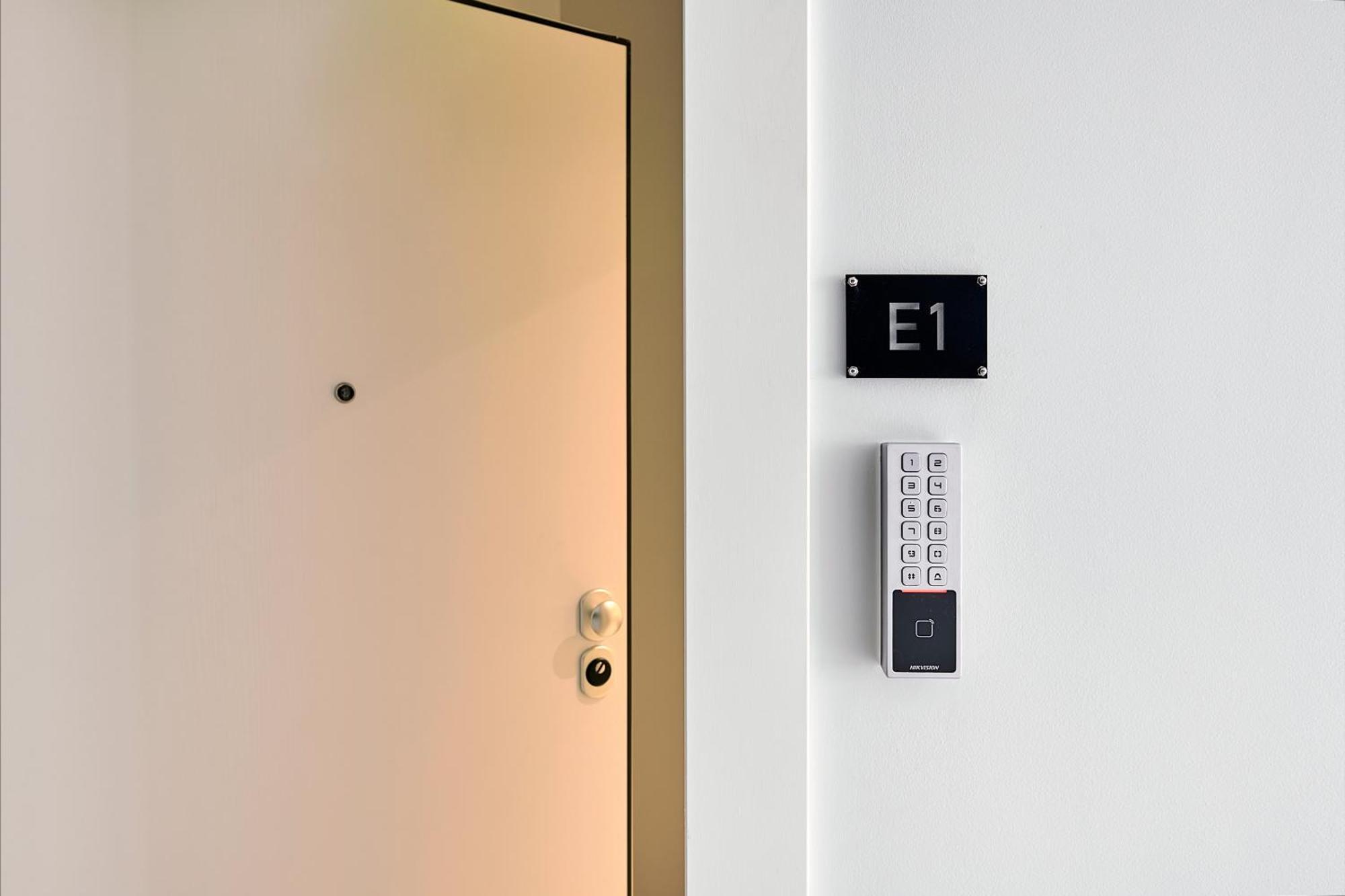 City-Center Apartment In Vibrant Monastiraki, Athen Exterior foto