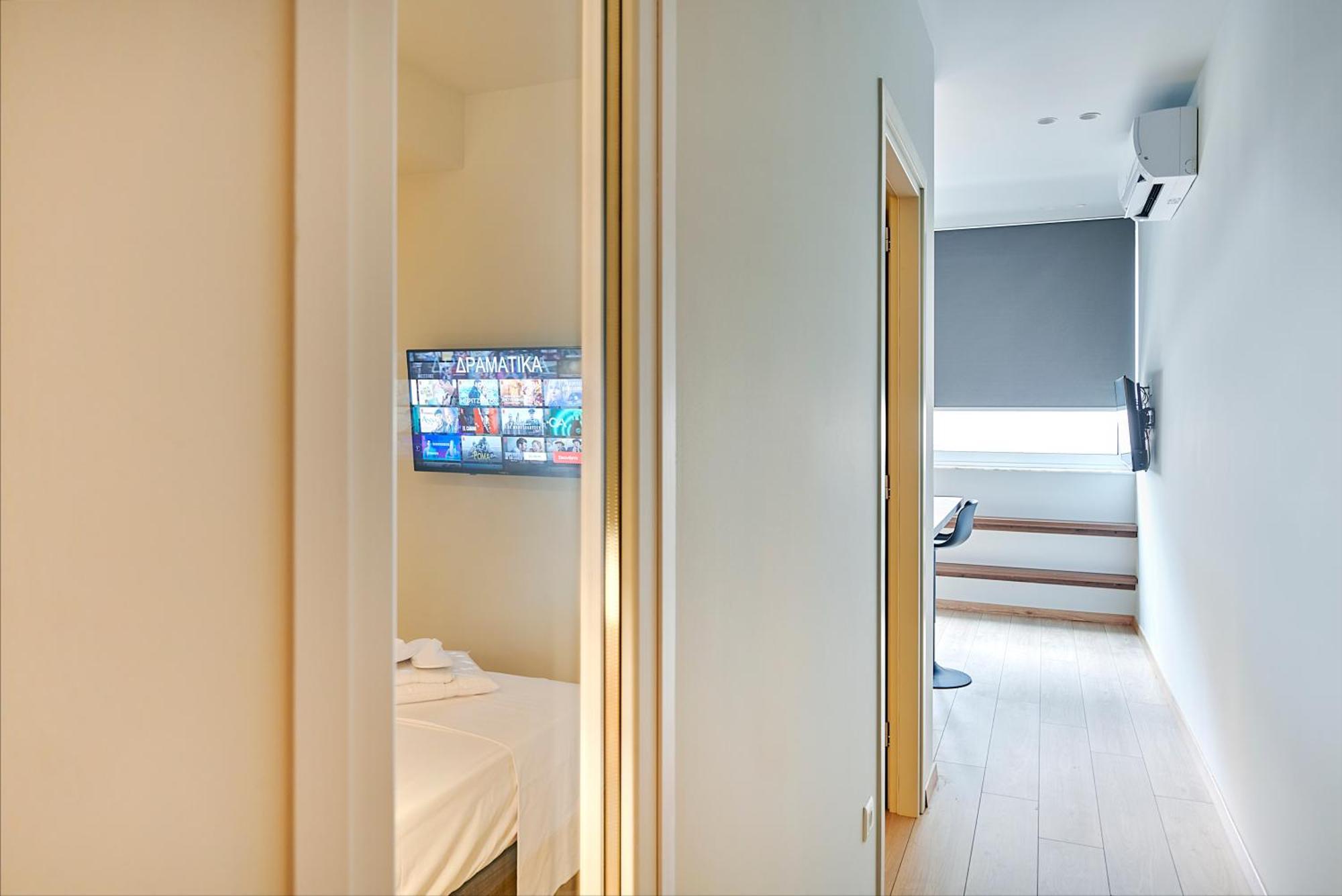 City-Center Apartment In Vibrant Monastiraki, Athen Exterior foto